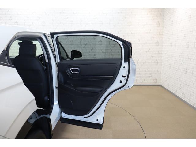 ヴェゼル ｅ：ＨＥＶ　Ｚ　バックカメラ　クリアランスソナー　クルーズコントロール　レーンアシスト　衝突被害軽減システム　ナビ　ＴＶ　オートライト　ＬＥＤヘッドランプ　電動リアゲート　アルミホイール　スマートキー（29枚目）