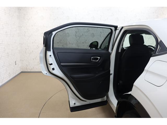 ヴェゼル ｅ：ＨＥＶ　Ｚ　バックカメラ　クリアランスソナー　クルーズコントロール　レーンアシスト　衝突被害軽減システム　ナビ　ＴＶ　オートライト　ＬＥＤヘッドランプ　電動リアゲート　アルミホイール　スマートキー（30枚目）