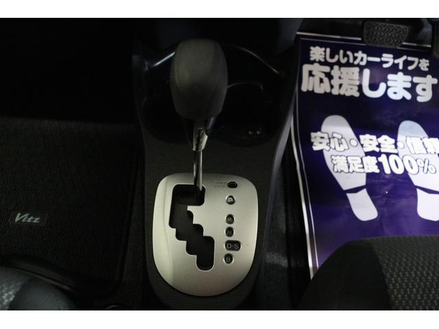 ヴィッツ Ｆ　スマイルエディション　ＥＴＣ　バックカメラ　ナビ　ＴＶ　スマートキー　電動格納ミラー　ＣＶＴ　盗難防止システム　衝突安全ボディ　ＡＢＳ　ＣＤ　ＤＶＤ再生　Ｂｌｕｅｔｏｏｔｈ　エアコン　パワーステアリング　パワーウィンドウ（7枚目）