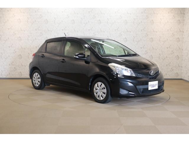 ヴィッツ Ｆ　スマイルエディション　ＥＴＣ　バックカメラ　ナビ　ＴＶ　スマートキー　電動格納ミラー　ＣＶＴ　盗難防止システム　衝突安全ボディ　ＡＢＳ　ＣＤ　ＤＶＤ再生　Ｂｌｕｅｔｏｏｔｈ　エアコン　パワーステアリング　パワーウィンドウ（13枚目）