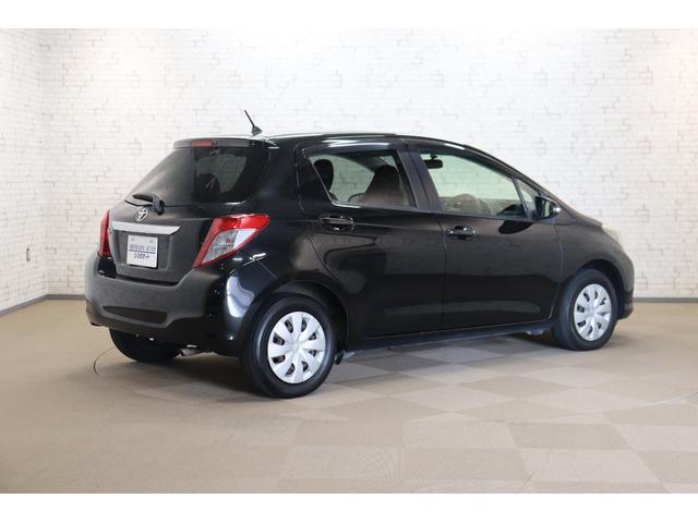 ヴィッツ Ｆ　スマイルエディション　ＥＴＣ　バックカメラ　ナビ　ＴＶ　スマートキー　電動格納ミラー　ＣＶＴ　盗難防止システム　衝突安全ボディ　ＡＢＳ　ＣＤ　ＤＶＤ再生　Ｂｌｕｅｔｏｏｔｈ　エアコン　パワーステアリング　パワーウィンドウ（15枚目）