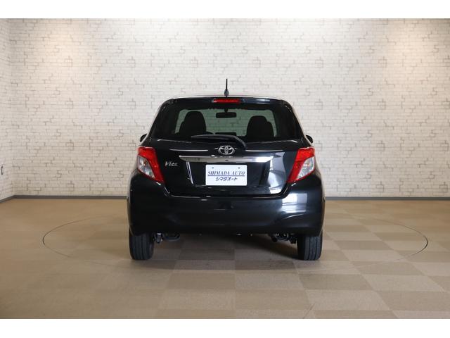 ヴィッツ Ｆ　スマイルエディション　ＥＴＣ　バックカメラ　ナビ　ＴＶ　スマートキー　電動格納ミラー　ＣＶＴ　盗難防止システム　衝突安全ボディ　ＡＢＳ　ＣＤ　ＤＶＤ再生　Ｂｌｕｅｔｏｏｔｈ　エアコン　パワーステアリング　パワーウィンドウ（16枚目）