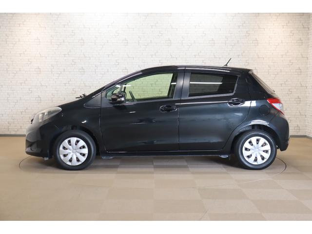 ヴィッツ Ｆ　スマイルエディション　ＥＴＣ　バックカメラ　ナビ　ＴＶ　スマートキー　電動格納ミラー　ＣＶＴ　盗難防止システム　衝突安全ボディ　ＡＢＳ　ＣＤ　ＤＶＤ再生　Ｂｌｕｅｔｏｏｔｈ　エアコン　パワーステアリング　パワーウィンドウ（18枚目）
