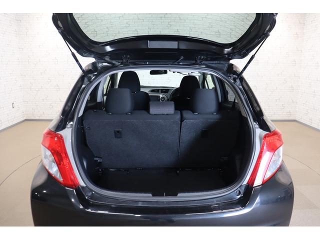 ヴィッツ Ｆ　スマイルエディション　ＥＴＣ　バックカメラ　ナビ　ＴＶ　スマートキー　電動格納ミラー　ＣＶＴ　盗難防止システム　衝突安全ボディ　ＡＢＳ　ＣＤ　ＤＶＤ再生　Ｂｌｕｅｔｏｏｔｈ　エアコン　パワーステアリング　パワーウィンドウ（19枚目）