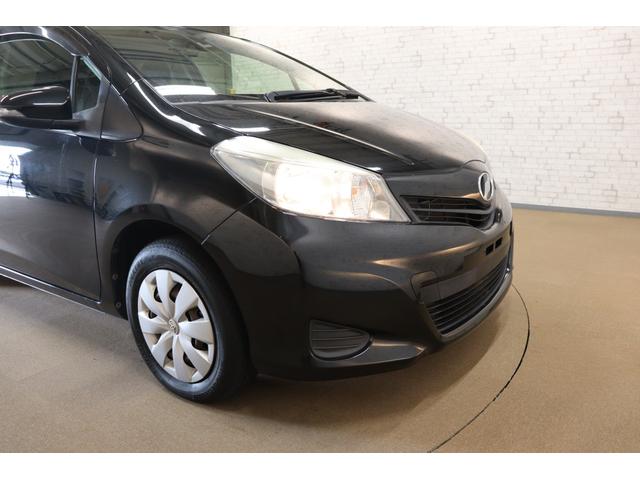 ヴィッツ Ｆ　スマイルエディション　ＥＴＣ　バックカメラ　ナビ　ＴＶ　スマートキー　電動格納ミラー　ＣＶＴ　盗難防止システム　衝突安全ボディ　ＡＢＳ　ＣＤ　ＤＶＤ再生　Ｂｌｕｅｔｏｏｔｈ　エアコン　パワーステアリング　パワーウィンドウ（21枚目）