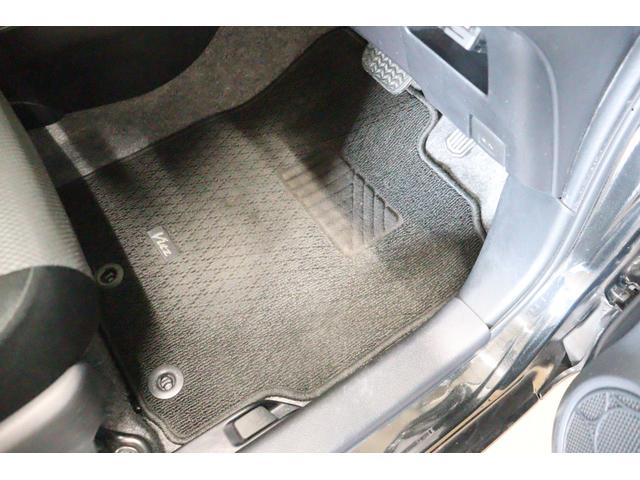 ヴィッツ Ｆ　スマイルエディション　ＥＴＣ　バックカメラ　ナビ　ＴＶ　スマートキー　電動格納ミラー　ＣＶＴ　盗難防止システム　衝突安全ボディ　ＡＢＳ　ＣＤ　ＤＶＤ再生　Ｂｌｕｅｔｏｏｔｈ　エアコン　パワーステアリング　パワーウィンドウ（24枚目）