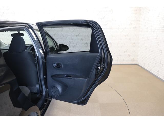 ヴィッツ Ｆ　スマイルエディション　ＥＴＣ　バックカメラ　ナビ　ＴＶ　スマートキー　電動格納ミラー　ＣＶＴ　盗難防止システム　衝突安全ボディ　ＡＢＳ　ＣＤ　ＤＶＤ再生　Ｂｌｕｅｔｏｏｔｈ　エアコン　パワーステアリング　パワーウィンドウ（28枚目）