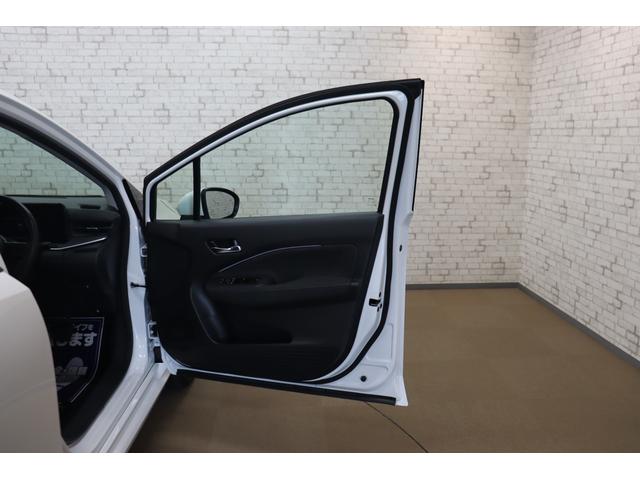 オーラ Ｇ　ＥＴＣ　全周囲カメラ　ナビ　ＴＶ　クリアランスソナー　衝突被害軽減システム　アルミホイール　ＬＥＤヘッドランプ　スマートキー　アイドリングストップ　ＣＶＴ　盗難防止システム　衝突安全ボディ　ＡＢＳ（28枚目）