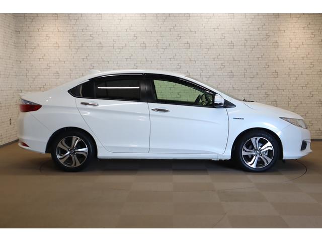 グレイス ハイブリッドＥＸ　ＥＴＣ　オートクルーズコントロール　衝突被害軽減システム　バックカメラ　ナビ　ＴＶ　アルミホイール　オートライト　ＬＥＤヘッドランプ　ＡＴ　シートヒーター　スマートキー　盗難防止システム　ＣＤ（14枚目）