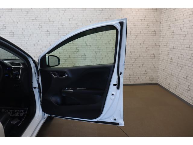 グレイス ハイブリッドＥＸ　ＥＴＣ　オートクルーズコントロール　衝突被害軽減システム　バックカメラ　ナビ　ＴＶ　アルミホイール　オートライト　ＬＥＤヘッドランプ　ＡＴ　シートヒーター　スマートキー　盗難防止システム　ＣＤ（29枚目）