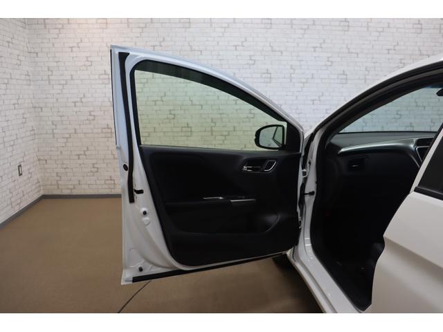 グレイス ハイブリッドＥＸ　ＥＴＣ　オートクルーズコントロール　衝突被害軽減システム　バックカメラ　ナビ　ＴＶ　アルミホイール　オートライト　ＬＥＤヘッドランプ　ＡＴ　シートヒーター　スマートキー　盗難防止システム　ＣＤ（30枚目）