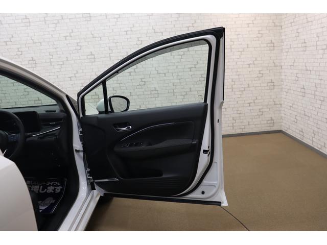 オーラ Ｇ　レザーエディション　全周囲カメラ　ナビ　ＴＶ　クリアランスソナー　クルーズコントロール　衝突被害軽減システム　アルミホイール　ＬＥＤヘッドランプ　スマートキー　ＣＶＴ　盗難防止システム　衝突安全ボディ　ＡＢＳ（30枚目）