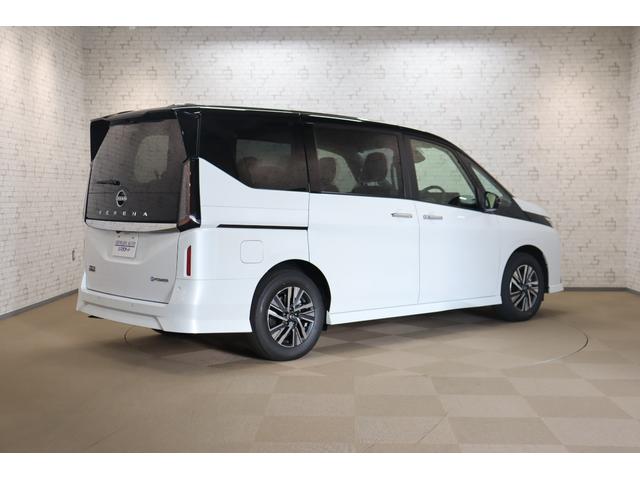 セレナ ｅ－パワー　ハイウェイスターＶ　全周囲カメラ　ナビ　ＴＶ　クリアランスソナー　クルーズコントロール　衝突被害軽減システム　両側電動スライドドア　ＬＥＤヘッドランプ　スマートキー　シートヒーター　後席モニター　３列シート　ＣＶＴ（15枚目）