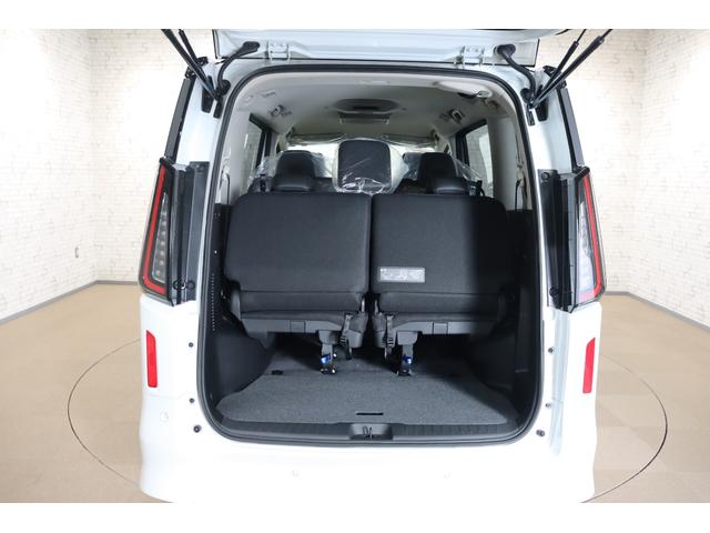 セレナ ｅ－パワー　ハイウェイスターＶ　全周囲カメラ　ナビ　ＴＶ　クリアランスソナー　クルーズコントロール　衝突被害軽減システム　両側電動スライドドア　ＬＥＤヘッドランプ　スマートキー　シートヒーター　後席モニター　３列シート　ＣＶＴ（19枚目）