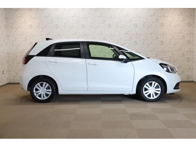 フィット e:HEVホーム バックカメラ クリアランスソナー クルーズコントロール レーンアシスト 衝突被害軽減システム LEDヘッドランプ スマートキー CVT 盗難防止システム 衝突安全ボディ ABS ESC USB(14枚目)