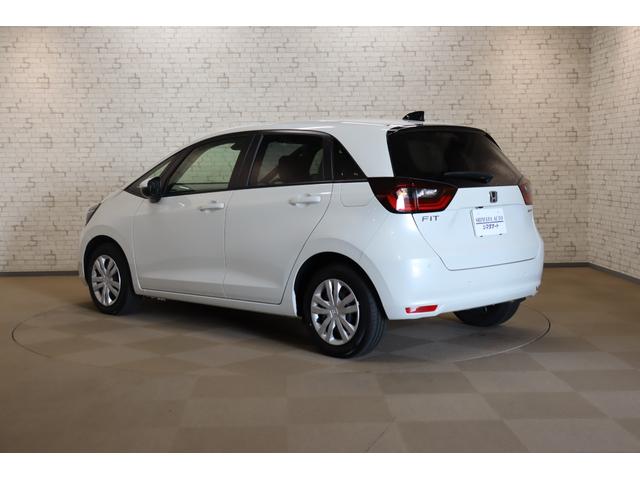 フィット e:HEVホーム バックカメラ クリアランスソナー クルーズコントロール レーンアシスト 衝突被害軽減システム LEDヘッドランプ スマートキー CVT 盗難防止システム 衝突安全ボディ ABS ESC USB(17枚目)