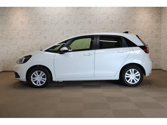 フィット e:HEVホーム バックカメラ クリアランスソナー クルーズコントロール レーンアシスト 衝突被害軽減システム LEDヘッドランプ スマートキー CVT 盗難防止システム 衝突安全ボディ ABS ESC USB(18枚目)