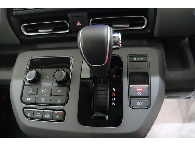 フリード ｅ：ＨＥＶクロスター　ナビ　ＴＶ　クリアランスソナー　クルーズコントロール　レーンアシスト　衝突被害軽減システム　両側電動スライドドア　ＬＥＤヘッドランプ　ヘッドライトウォッシャー　スマートキー　アイドリングストップ（8枚目）