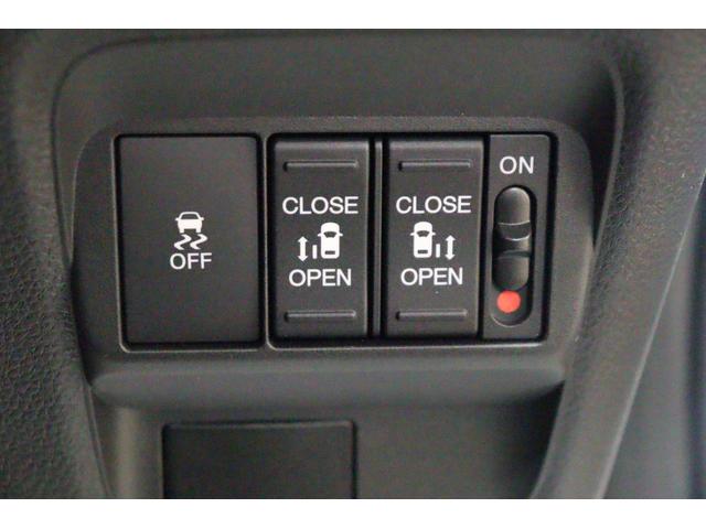 フリード ｅ：ＨＥＶクロスター　ナビ　ＴＶ　クリアランスソナー　クルーズコントロール　レーンアシスト　衝突被害軽減システム　両側電動スライドドア　ＬＥＤヘッドランプ　ヘッドライトウォッシャー　スマートキー　アイドリングストップ（9枚目）