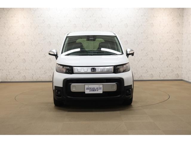 フリード ｅ：ＨＥＶクロスター　ナビ　ＴＶ　クリアランスソナー　クルーズコントロール　レーンアシスト　衝突被害軽減システム　両側電動スライドドア　ＬＥＤヘッドランプ　ヘッドライトウォッシャー　スマートキー　アイドリングストップ（12枚目）