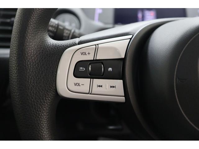 フィット ベーシック　バックカメラ　ナビ　クリアランスソナー　クルーズコントロール　衝突被害軽減システム　オートライト　スマートキー　アイドリングストップ　電動格納ミラー　ＣＶＴ　盗難防止システム　衝突安全ボディ（8枚目）