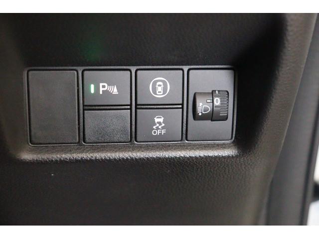 フィット ベーシック　バックカメラ　ナビ　クリアランスソナー　クルーズコントロール　衝突被害軽減システム　オートライト　スマートキー　アイドリングストップ　電動格納ミラー　ＣＶＴ　盗難防止システム　衝突安全ボディ（10枚目）