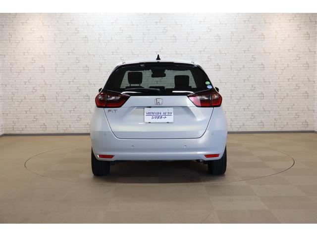 フィット ベーシック　バックカメラ　ナビ　クリアランスソナー　クルーズコントロール　衝突被害軽減システム　オートライト　スマートキー　アイドリングストップ　電動格納ミラー　ＣＶＴ　盗難防止システム　衝突安全ボディ（15枚目）