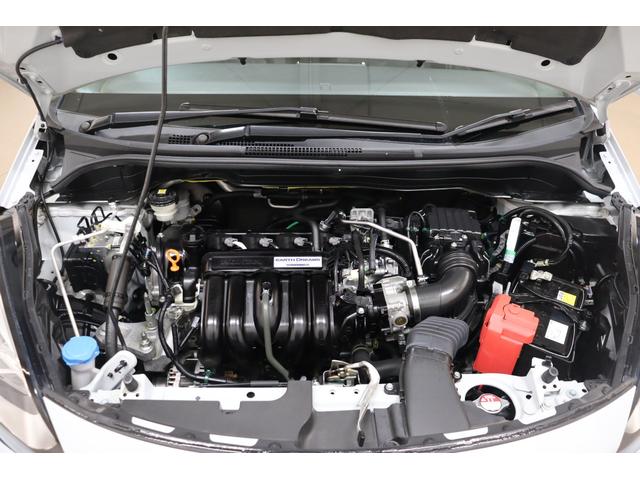 フィット ベーシック　バックカメラ　ナビ　クリアランスソナー　クルーズコントロール　衝突被害軽減システム　オートライト　スマートキー　アイドリングストップ　電動格納ミラー　ＣＶＴ　盗難防止システム　衝突安全ボディ（20枚目）