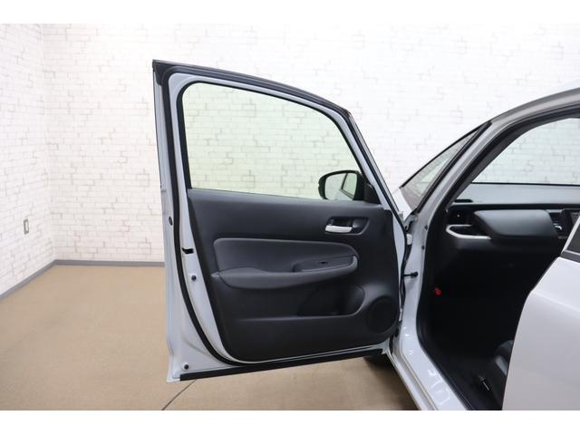 フィット ベーシック　バックカメラ　ナビ　クリアランスソナー　クルーズコントロール　衝突被害軽減システム　オートライト　スマートキー　アイドリングストップ　電動格納ミラー　ＣＶＴ　盗難防止システム　衝突安全ボディ（26枚目）