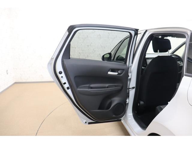 フィット ベーシック　バックカメラ　ナビ　クリアランスソナー　クルーズコントロール　衝突被害軽減システム　オートライト　スマートキー　アイドリングストップ　電動格納ミラー　ＣＶＴ　盗難防止システム　衝突安全ボディ（28枚目）