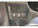 『アイドリングストップ』クルマが停車すると自動的にエンジンを停止し、無駄な燃料消費や排出ガスを抑えます。素早くエンジンを再始動させるなど、ドライバーの感覚とズレのない自然な制御を目指しています。
