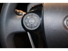 自ら操るハンドル！ドライバーの生命線です。目線を大きくそらすことなくボタンの操作を行うことができるので、安全にも配慮できますね。 3