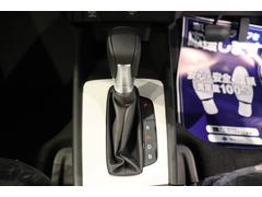 必ず使用するシフトレバー。確りと確認したいですね。 5