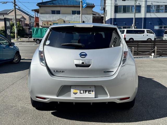 リーフ Ｘ（３０ｋｗｈ）　ＥＴＣ　バックカメラ　ナビ　ＴＶ　オートクルーズコントロール　衝突被害軽減システム　アルミホイール　スマートキー　シートヒーター　ＣＶＴ　盗難防止システム　衝突安全ボディ　記録簿　ＡＢＳ　ＥＳＣ　ＣＤ（10枚目）