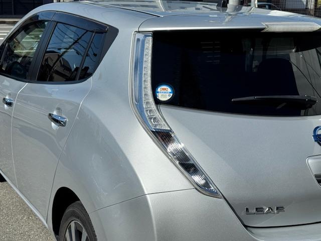 リーフ Ｘ（３０ｋｗｈ）　ＥＴＣ　バックカメラ　ナビ　ＴＶ　オートクルーズコントロール　衝突被害軽減システム　アルミホイール　スマートキー　シートヒーター　ＣＶＴ　盗難防止システム　衝突安全ボディ　記録簿　ＡＢＳ　ＥＳＣ　ＣＤ（13枚目）