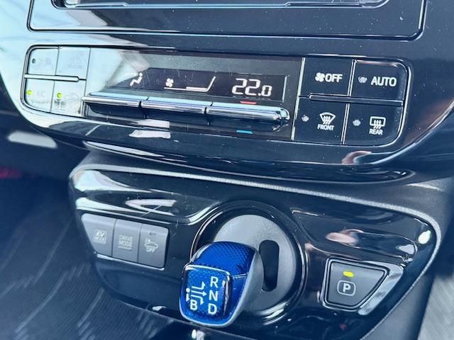 プリウス Sセーフティプラス ツートーン ツートンカラー ETC バックカメラ ナビ TV クリアランスソナー オートクルーズコントロール レーンアシスト パークアシスト 衝突被害軽減システム オートマチックハイビーム LEDヘッドランプ(7枚目)