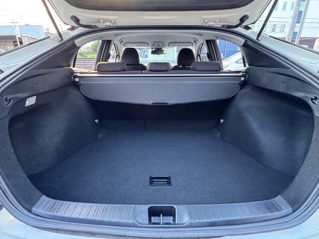 プリウス Sセーフティプラス ツートーン ツートンカラー ETC バックカメラ ナビ TV クリアランスソナー オートクルーズコントロール レーンアシスト パークアシスト 衝突被害軽減システム オートマチックハイビーム LEDヘッドランプ(18枚目)