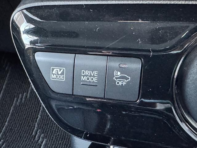 プリウス Sセーフティプラス ツートーン ツートンカラー ETC バックカメラ ナビ TV クリアランスソナー オートクルーズコントロール レーンアシスト パークアシスト 衝突被害軽減システム オートマチックハイビーム LEDヘッドランプ(44枚目)