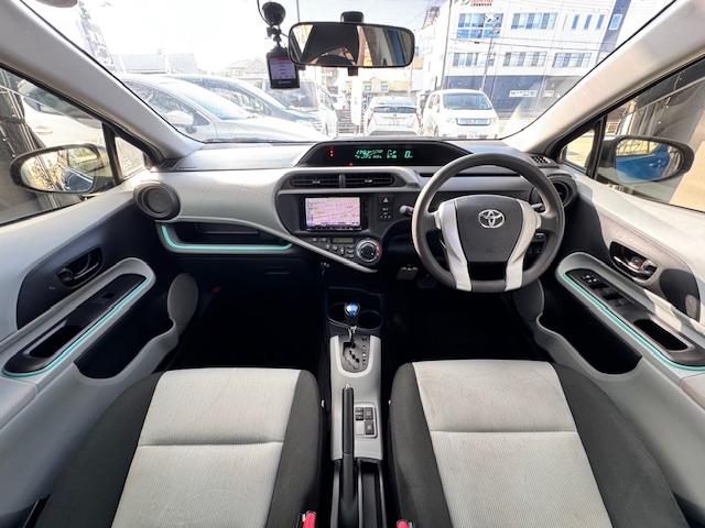 アクア S ドライブレコーダー ETC ナビ TV キーレスエントリー アイドリングストップ 電動格納ミラー シートヒーター CVT 衝突安全ボディ 記録簿 ABS ESC エアコン パワーステアリング(2枚目)