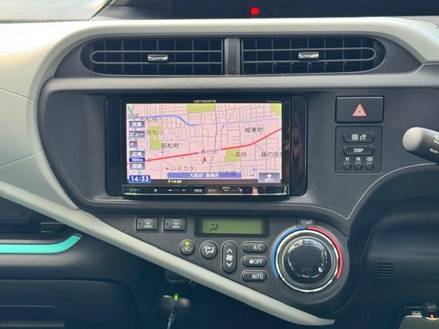 アクア S ドライブレコーダー ETC ナビ TV キーレスエントリー アイドリングストップ 電動格納ミラー シートヒーター CVT 衝突安全ボディ 記録簿 ABS ESC エアコン パワーステアリング(4枚目)