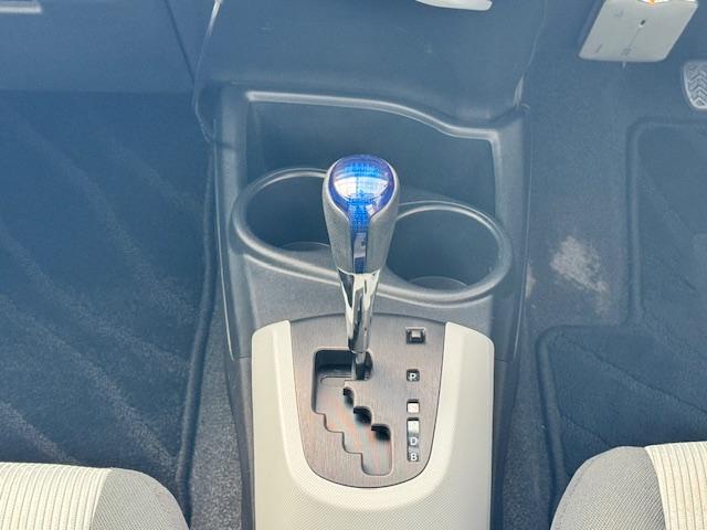 アクア S ドライブレコーダー ETC ナビ TV キーレスエントリー アイドリングストップ 電動格納ミラー シートヒーター CVT 衝突安全ボディ 記録簿 ABS ESC エアコン パワーステアリング(7枚目)