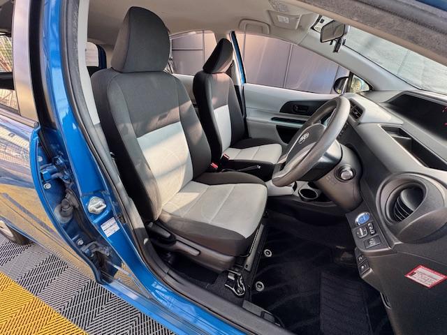 アクア S ドライブレコーダー ETC ナビ TV キーレスエントリー アイドリングストップ 電動格納ミラー シートヒーター CVT 衝突安全ボディ 記録簿 ABS ESC エアコン パワーステアリング(26枚目)