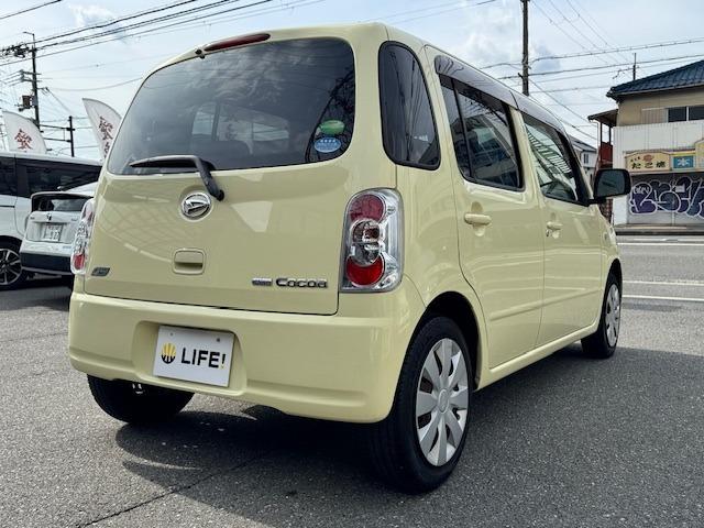 ミラココア ココアＬ　ナビ　キーレスエントリー　アイドリングストップ　電動格納ミラー　ベンチシート　ＣＶＴ　盗難防止システム　ＡＢＳ　Ｂｌｕｅｔｏｏｔｈ　衝突安全ボディ　エアコン　パワーステアリング　パワーウィンドウ（11枚目）