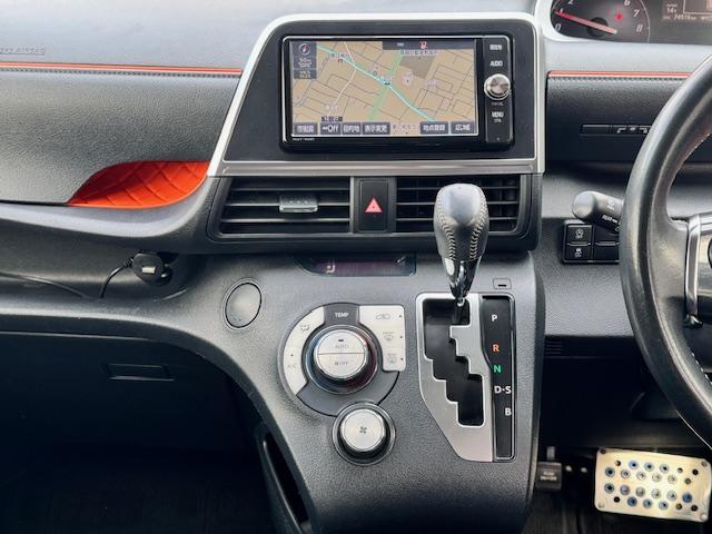 シエンタ Ｇ　ドライブレコーダー　バックカメラ　ナビ　ＴＶ　両側電動スライドドア　オートライト　スマートキー　アイドリングストップ　電動格納ミラー　シートヒーター　３列シート　ウォークスルー　ＣＶＴ（6枚目）