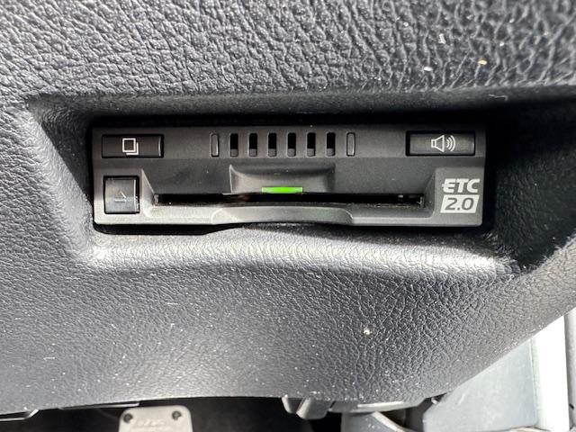 シエンタ Ｇ　ドライブレコーダー　バックカメラ　ナビ　ＴＶ　両側電動スライドドア　オートライト　スマートキー　アイドリングストップ　電動格納ミラー　シートヒーター　３列シート　ウォークスルー　ＣＶＴ（9枚目）