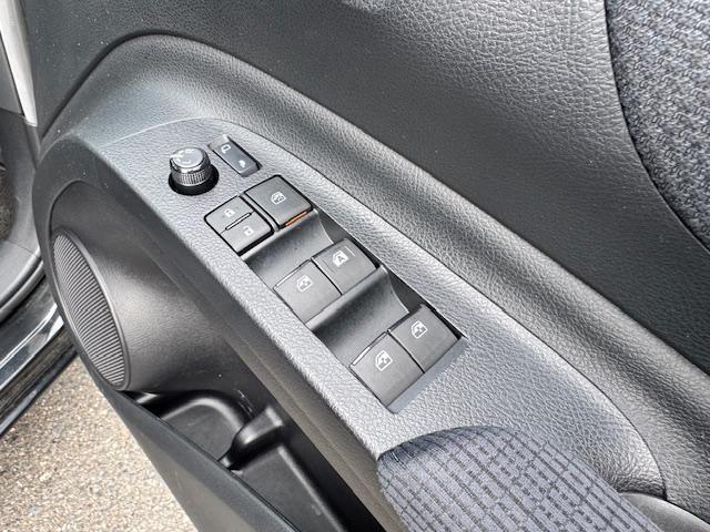 シエンタ Ｇ　ドライブレコーダー　バックカメラ　ナビ　ＴＶ　両側電動スライドドア　オートライト　スマートキー　アイドリングストップ　電動格納ミラー　シートヒーター　３列シート　ウォークスルー　ＣＶＴ（11枚目）