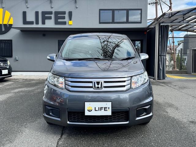 フリードスパイク Ｇ　ジャストセレクション　バックカメラ　ナビ　ＴＶ　オートクルーズコントロール　両側電動スライドドア　スマートキー　電動格納ミラー　ウォークスルー　ＣＶＴ　ＣＤ　ＤＶＤ再生　ＵＳＢ　Ｂｌｕｅｔｏｏｔｈ　ＡＢＳ　ＥＳＣ　エアコン（3枚目）