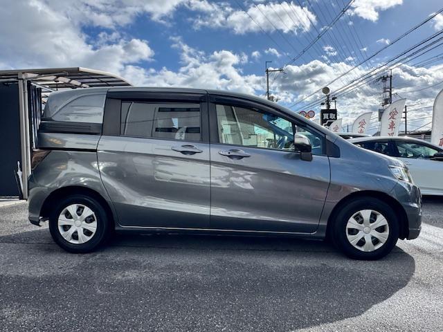 フリードスパイク Ｇ　ジャストセレクション　バックカメラ　ナビ　ＴＶ　オートクルーズコントロール　両側電動スライドドア　スマートキー　電動格納ミラー　ウォークスルー　ＣＶＴ　ＣＤ　ＤＶＤ再生　ＵＳＢ　Ｂｌｕｅｔｏｏｔｈ　ＡＢＳ　ＥＳＣ　エアコン（13枚目）