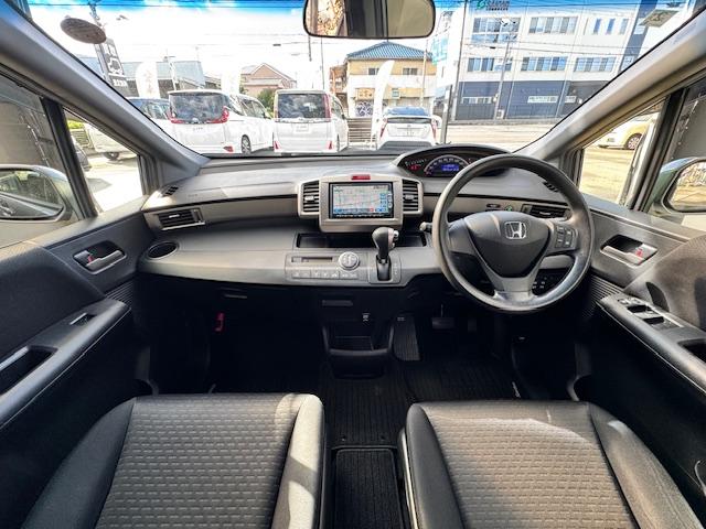 フリードスパイク Ｇ　ジャストセレクション　バックカメラ　ナビ　ＴＶ　オートクルーズコントロール　両側電動スライドドア　スマートキー　電動格納ミラー　ウォークスルー　ＣＶＴ　ＣＤ　ＤＶＤ再生　ＵＳＢ　Ｂｌｕｅｔｏｏｔｈ　ＡＢＳ　ＥＳＣ　エアコン（19枚目）