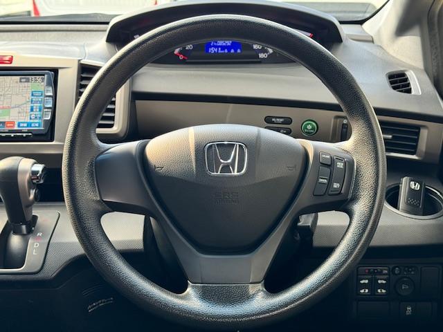 フリードスパイク Ｇ　ジャストセレクション　バックカメラ　ナビ　ＴＶ　オートクルーズコントロール　両側電動スライドドア　スマートキー　電動格納ミラー　ウォークスルー　ＣＶＴ　ＣＤ　ＤＶＤ再生　ＵＳＢ　Ｂｌｕｅｔｏｏｔｈ　ＡＢＳ　ＥＳＣ　エアコン（31枚目）